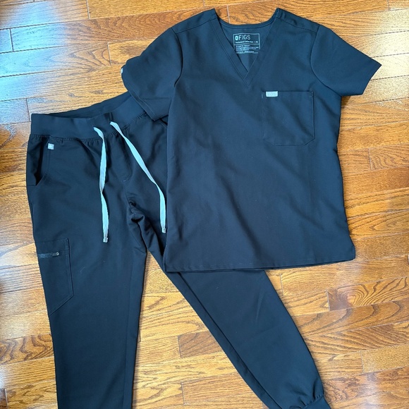 Three (3) sets of almost new black Figs scrubs, XS - Picture 1 of 5